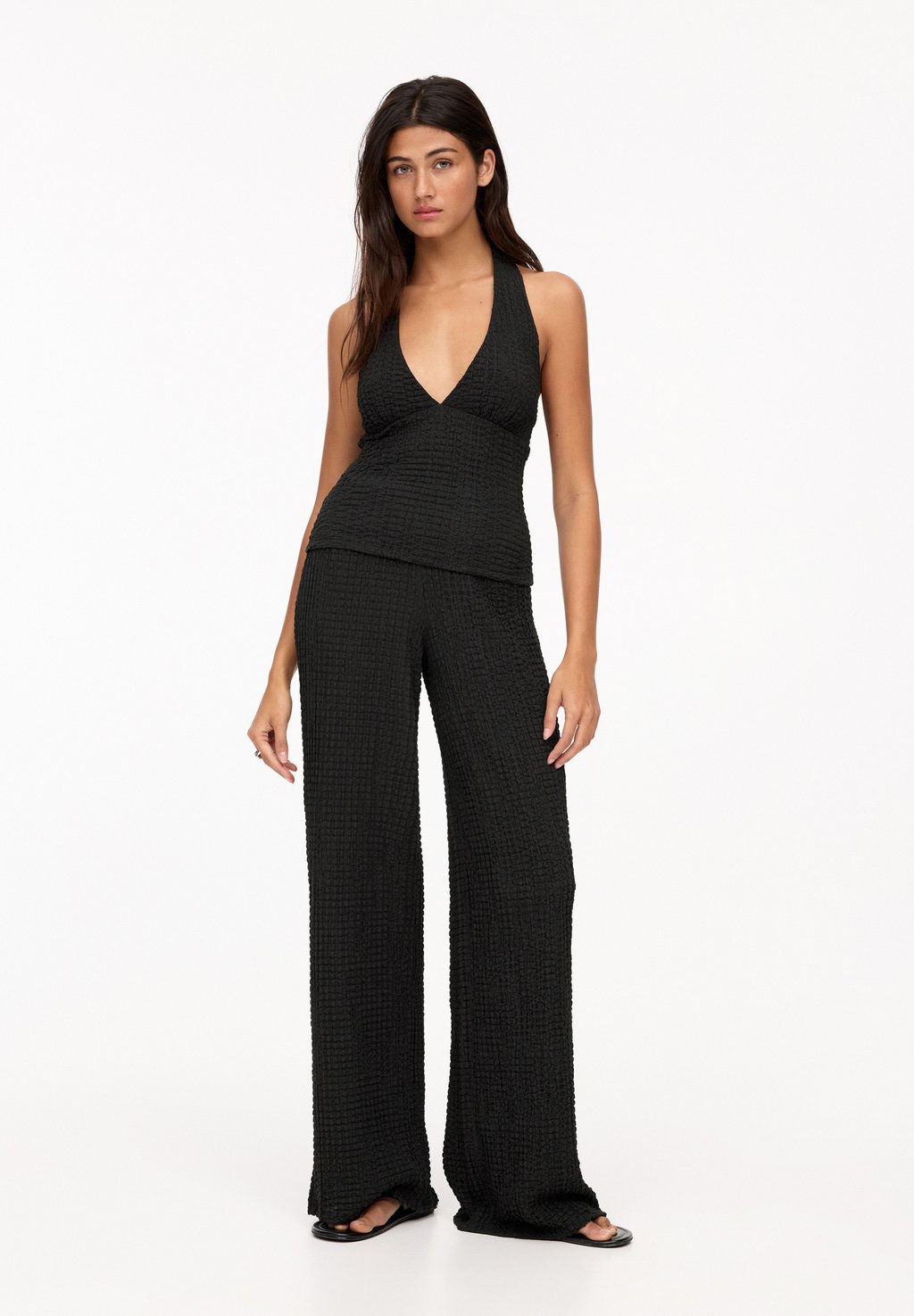 

Топ CREASED-EFFECT - HALTER PULL&BEAR, черный