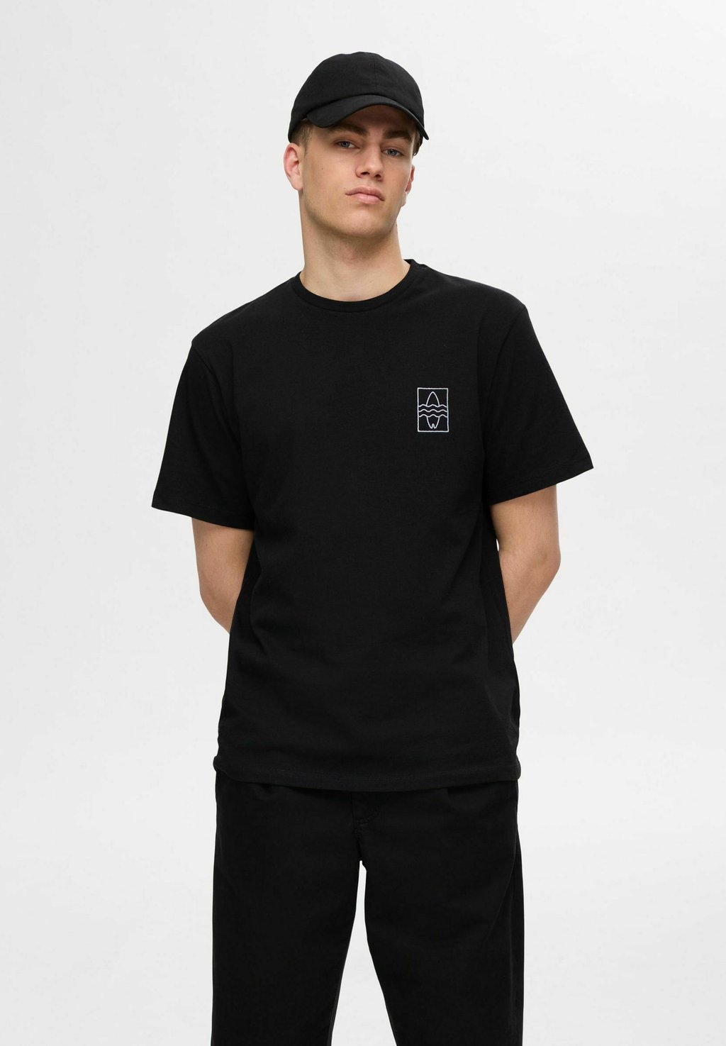 

Футболка с принтом SLHREG-RIPLEY EMB TEE Selected Homme, черный