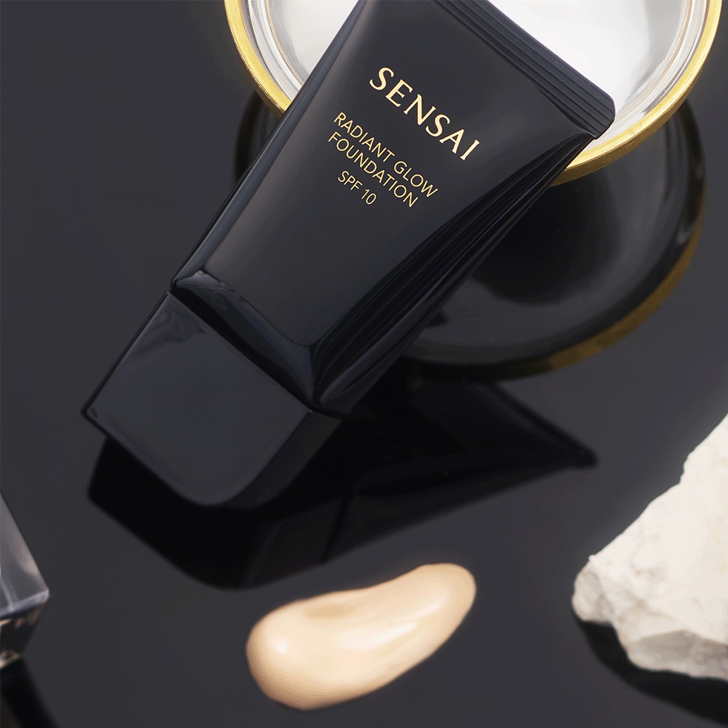 Тональный крем для лица radiant glow Sensai, 202 - ochre beige, объем 30 мл — фото 3
