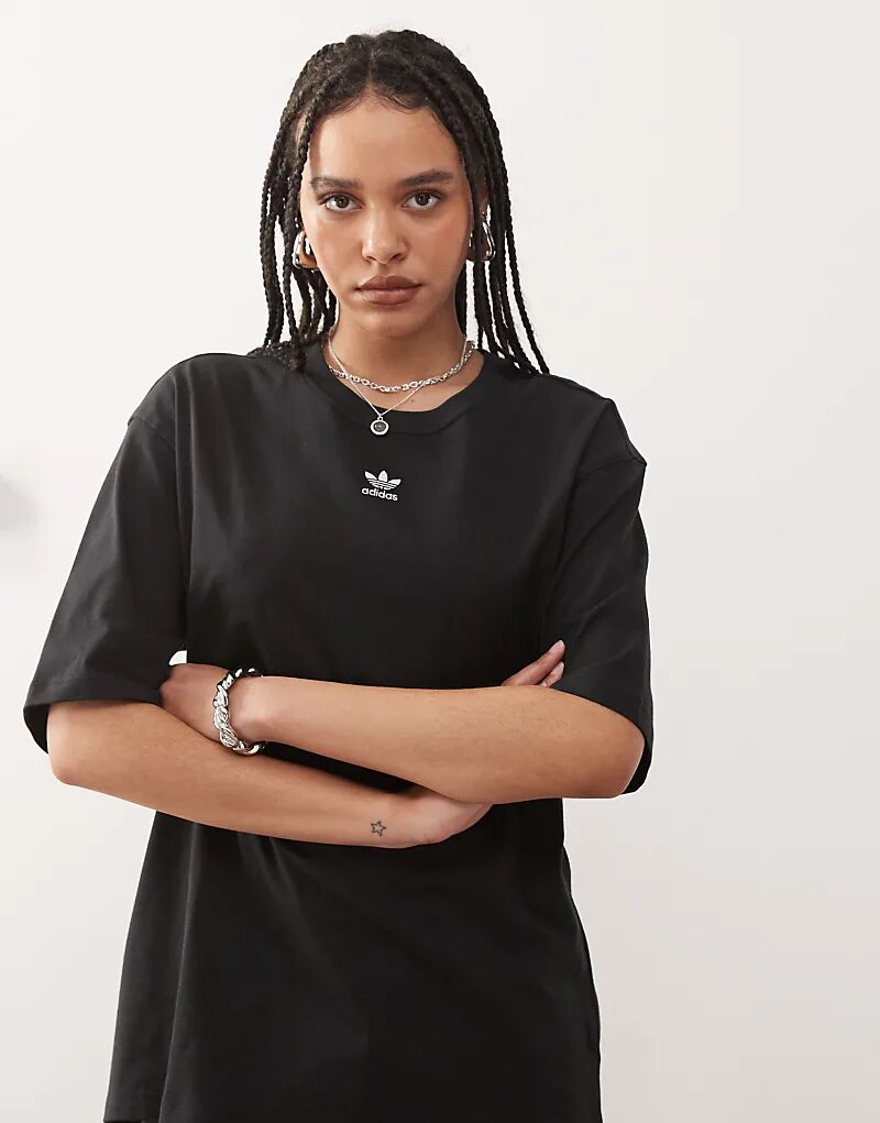 

Футболка бойфренда adidas Originals Trefoil Essentials черного цвета
