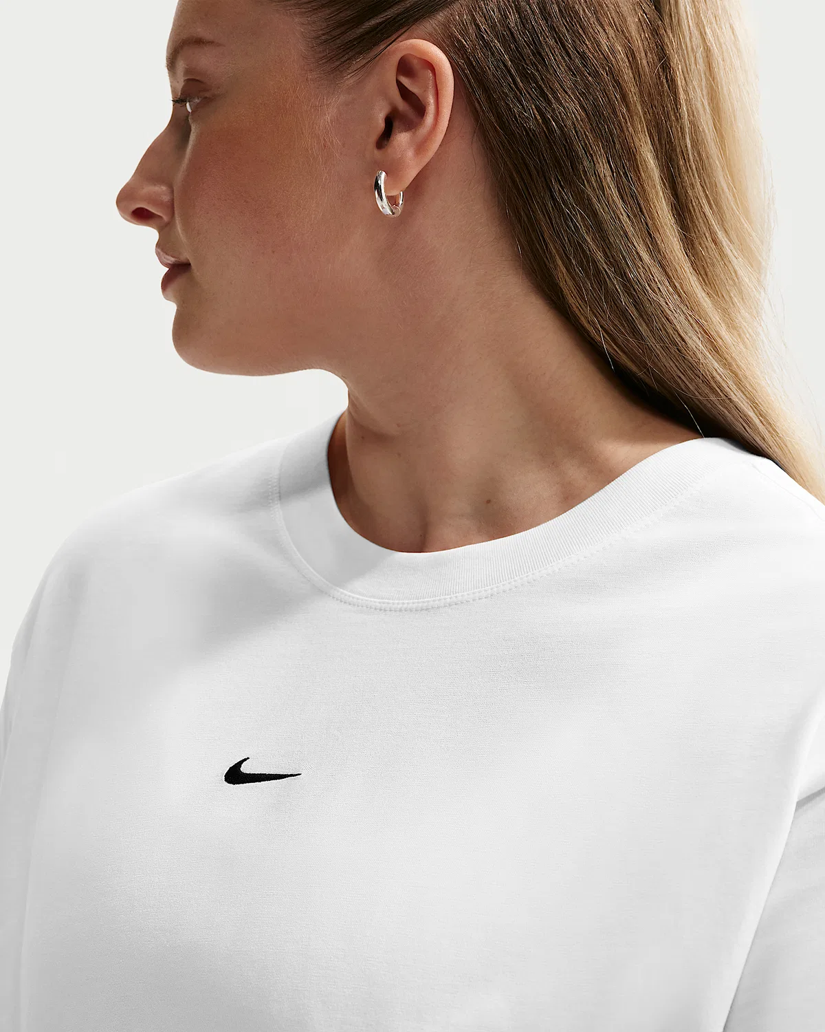 Женская оверсайз футболка с коротким рукавом (плюс сайз) Nike Sportswear Classic, White/Black — фото 3