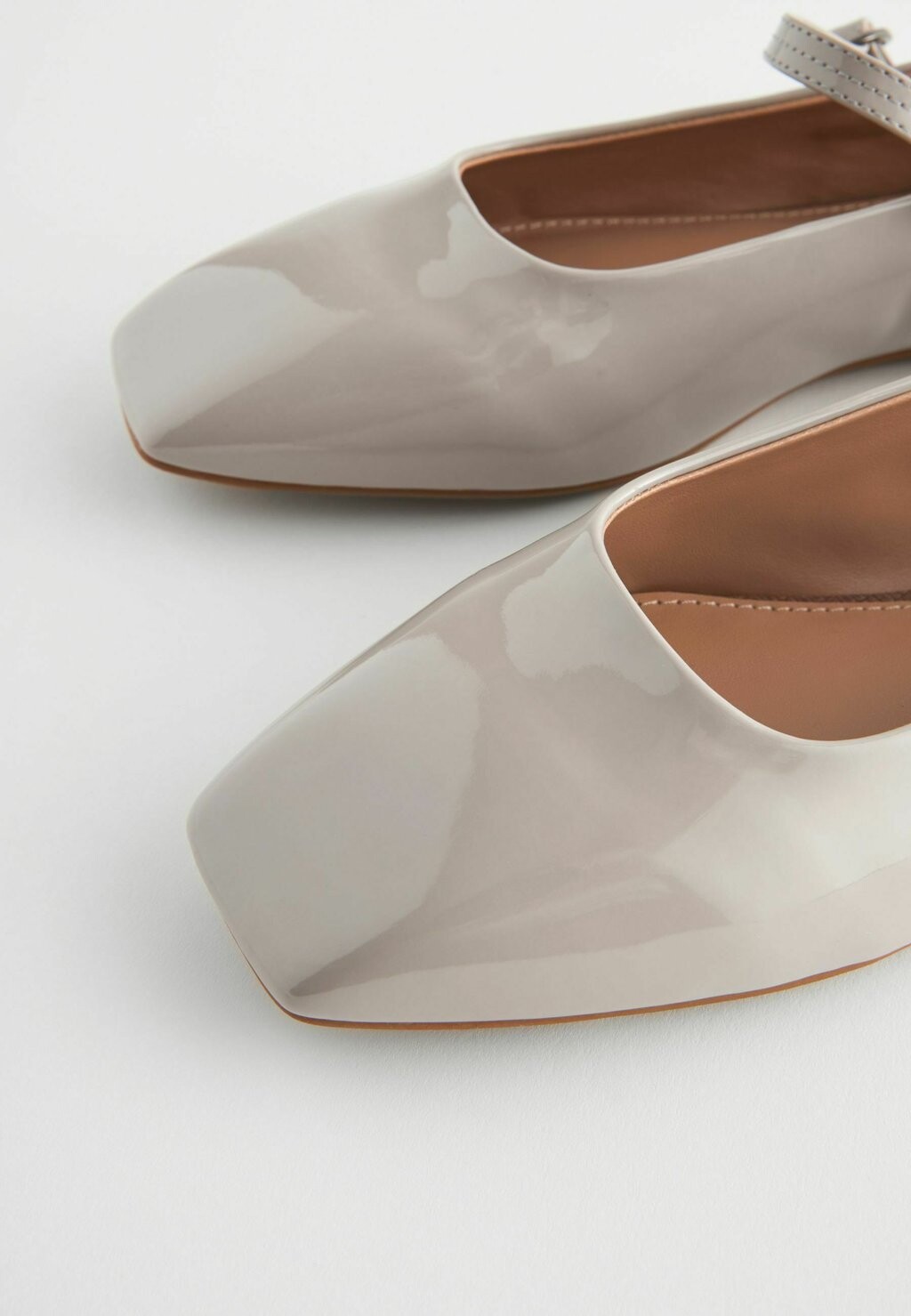 

Балетки FOREVER COMFORT SQUARE TOE MARY JANE Next, серый