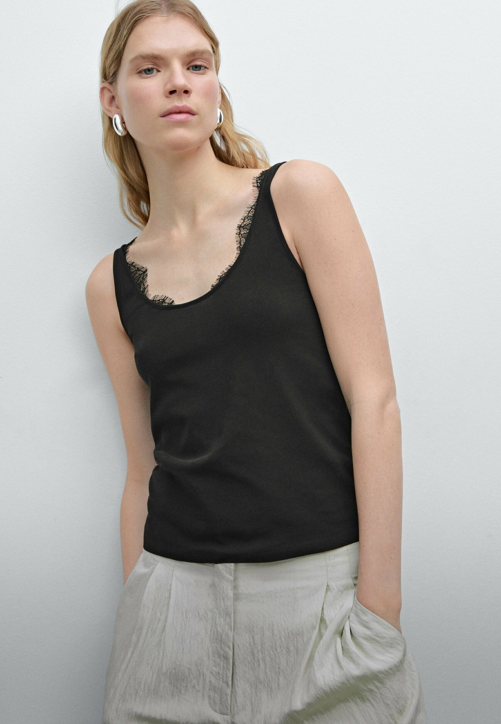 

Топ DETAIL Massimo Dutti, черный