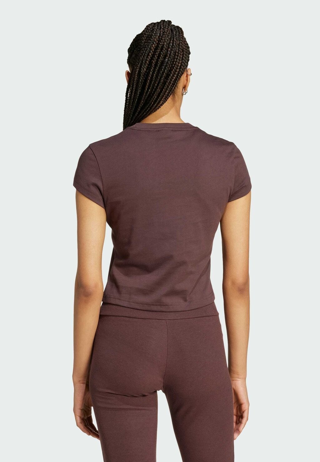 

Базовая футболка ESSENTIALS SLIM adidas, коричневый