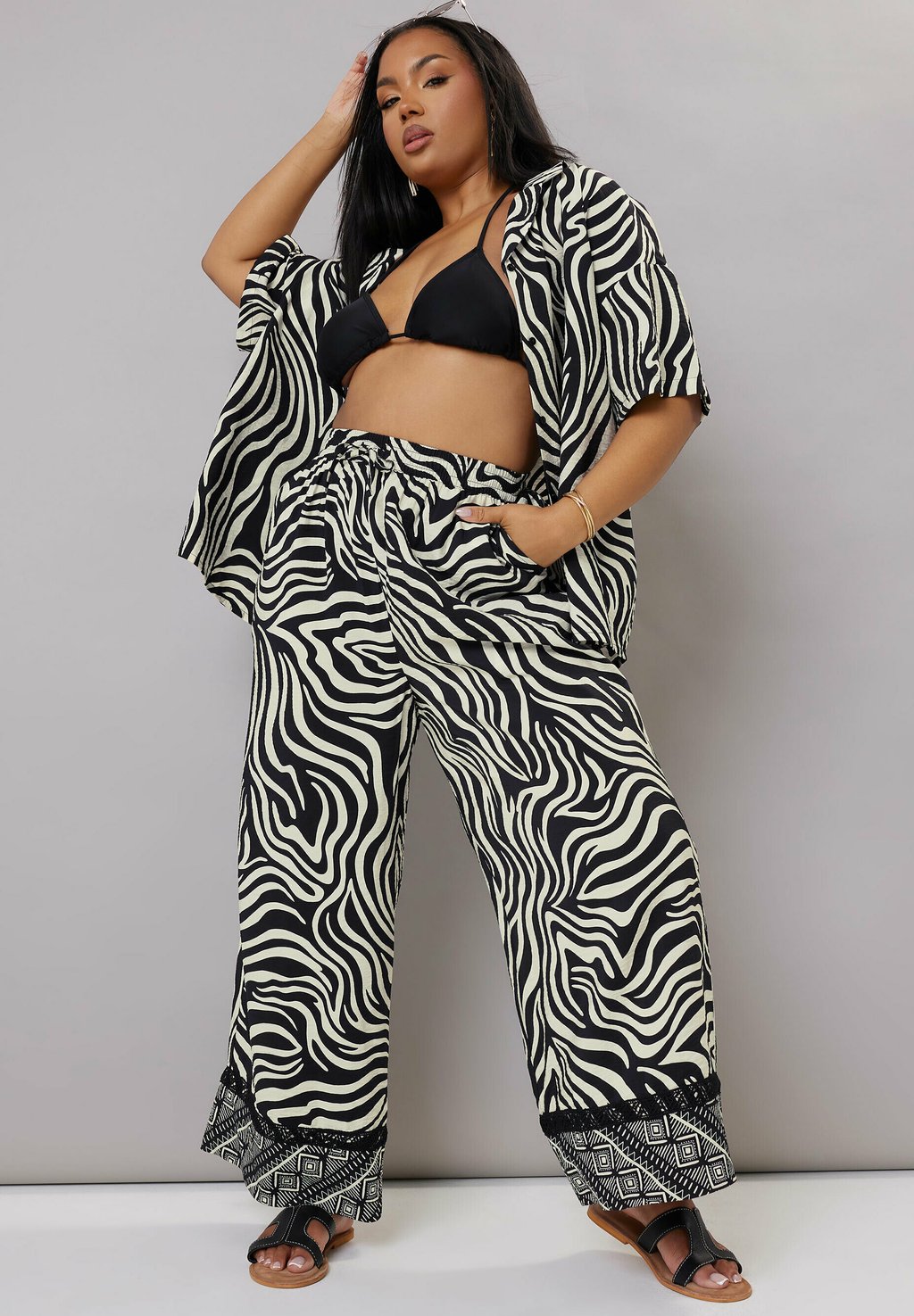 

Топ ZEBRA PRINT SHORT Yours Clothing, антрацит