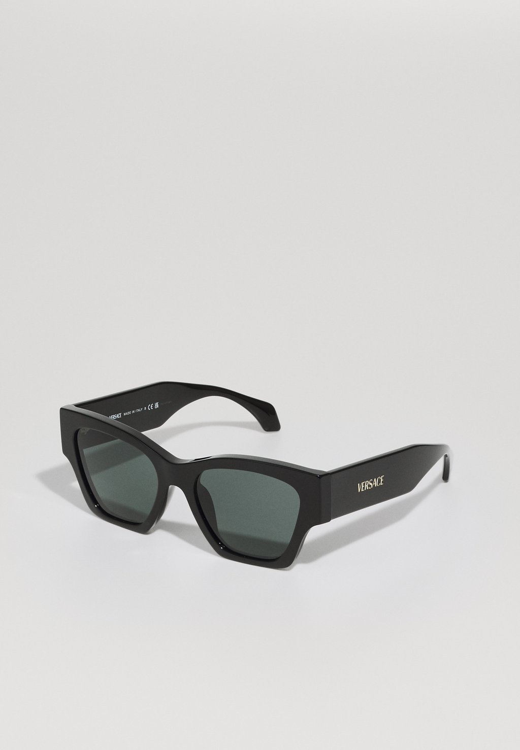 

Солнцезащитные очки Versace, черный