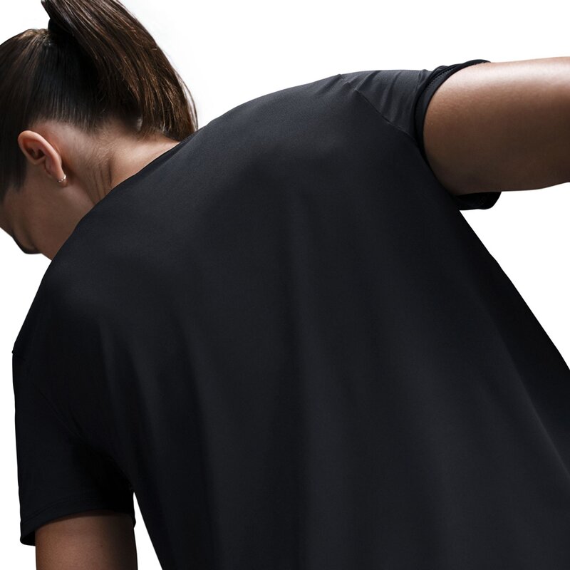 T-Shirt w nk one swsh hbr df ss top Nike, черный — фото 4