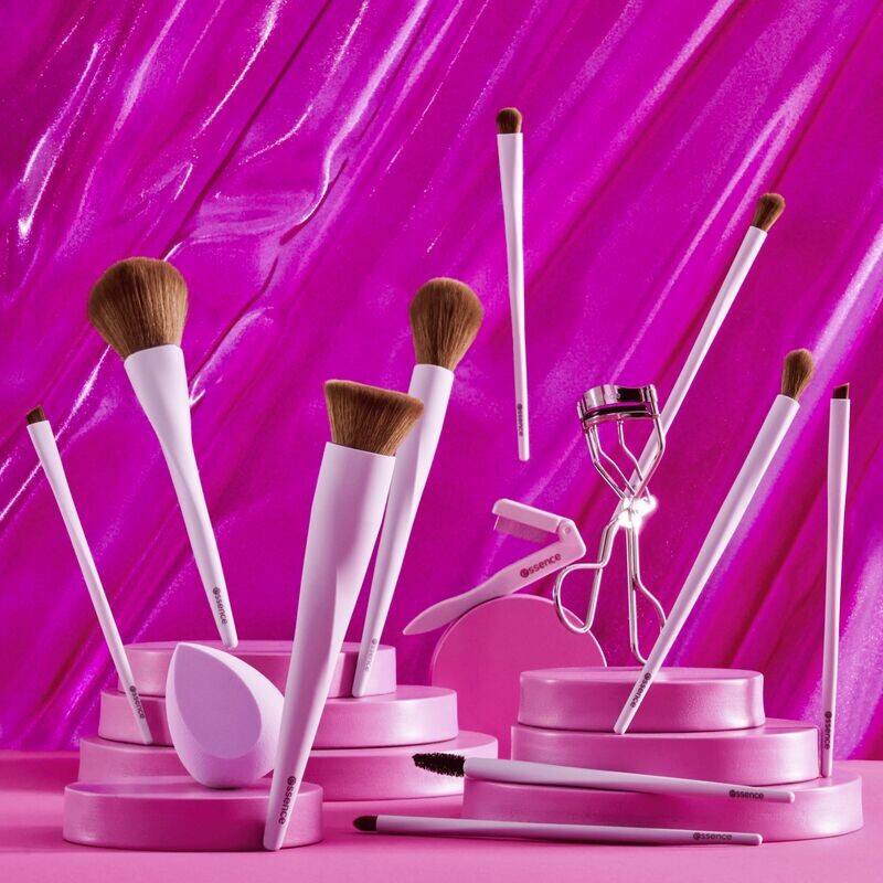 Brow spoolie 01 Меняет правила игры в области бровей essence, 1 шт. — фото 2
