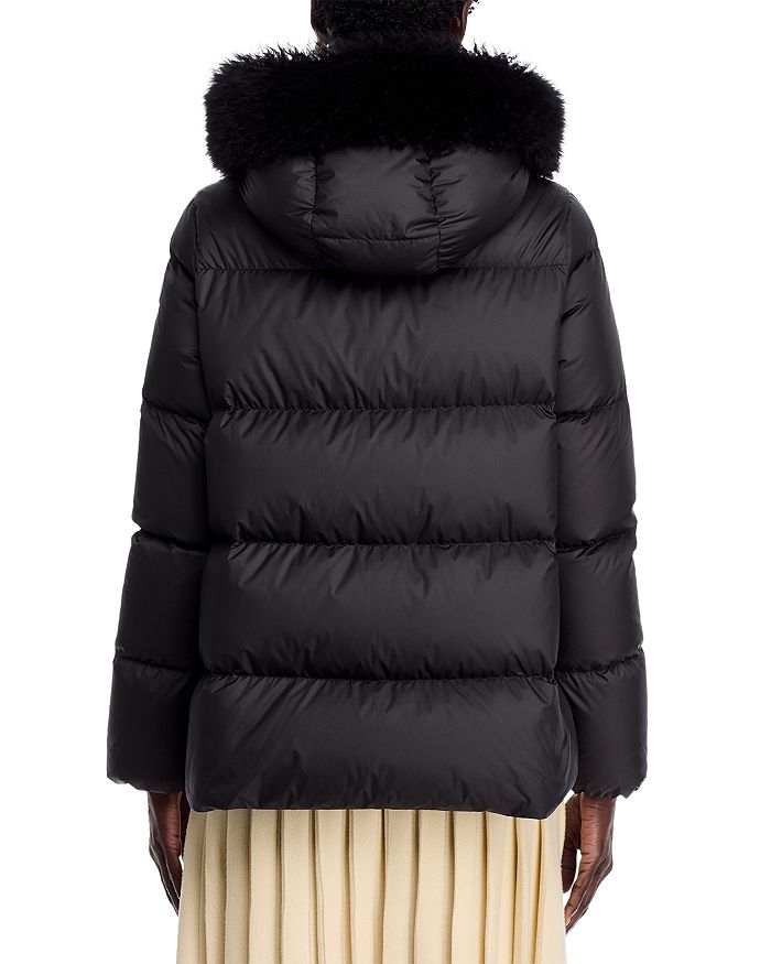 Куртка-пуховик с капюшоном и отделкой из овчины Laichefur Moncler, черный — фото 3