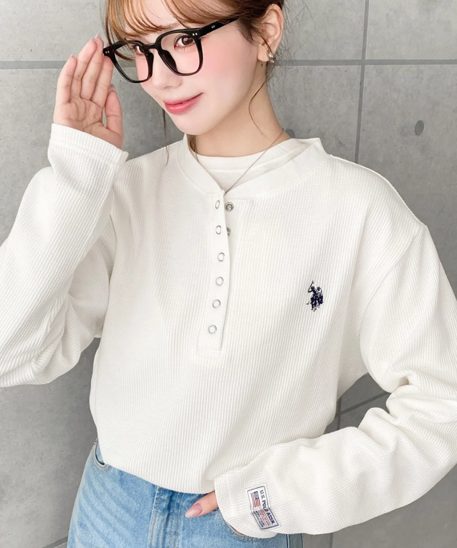 Женская футболка-лонгслив U.S. POLO ASSN. вафельная с вышивкой, серая — фото 2