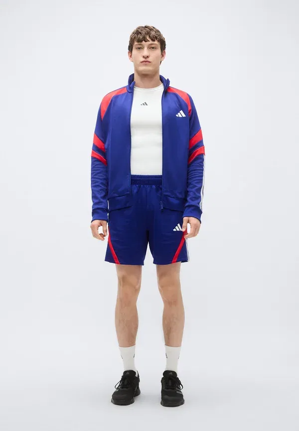 Куртка тренировочная Adidas Sportswear Tiro, цвет таинственные чернила/чистый рубин/белый — фото 2