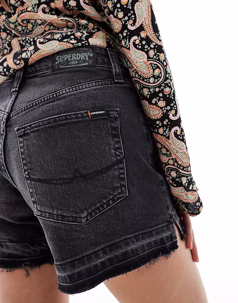 Укороченные шорты Superdry средней посадки в цвете «розовый с потертостями» черного цвета — фото 3