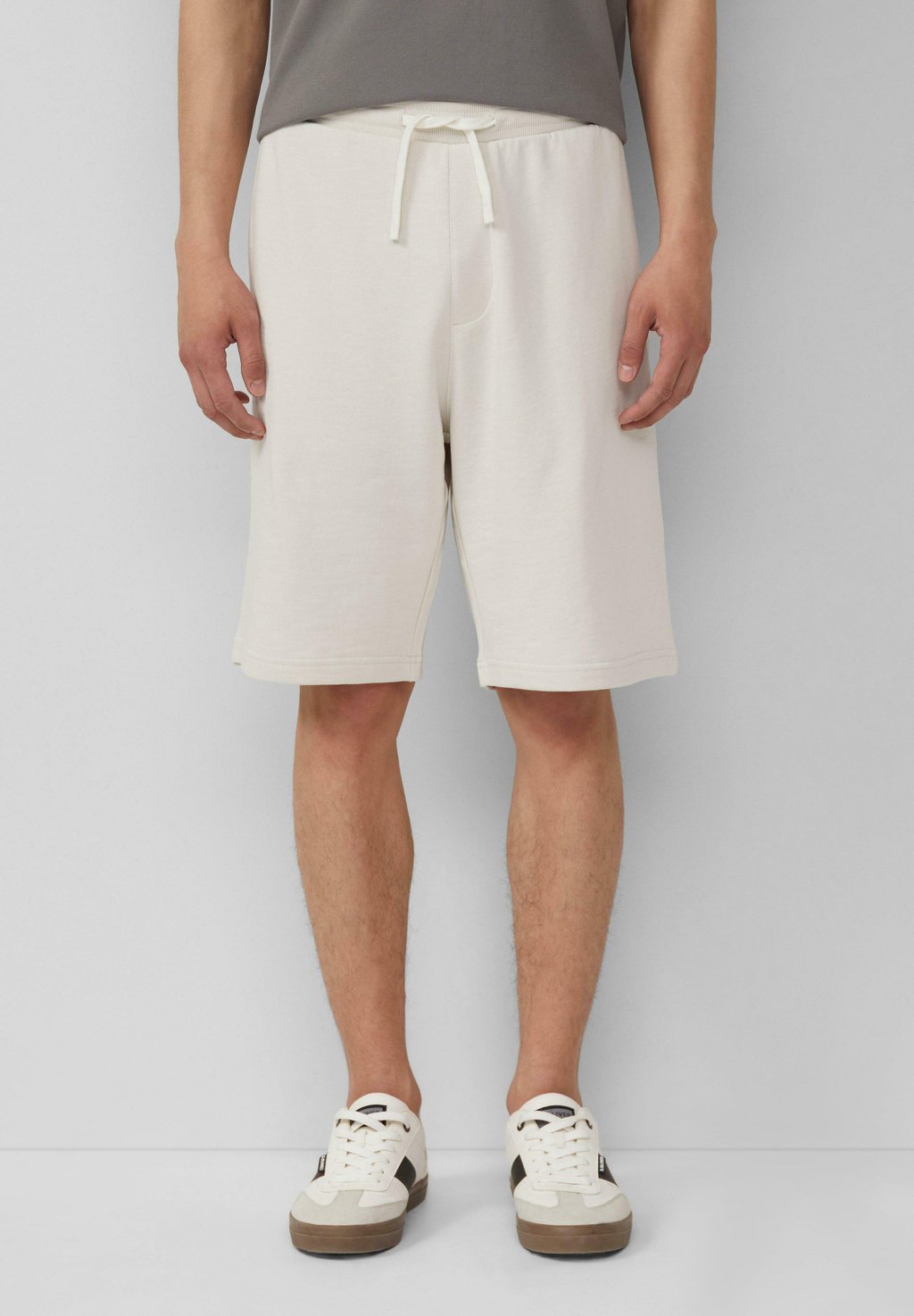 

Шорты DETROIT-BERMUDA MIT FLAMMGARNSTRUKTUR IM RELAXED FIT - Tracksuit bottoms s.Oliver, кремовый