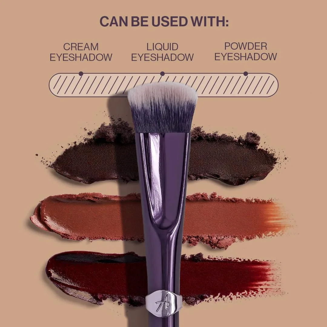 Anisa Beauty кисть для складки века Eye Crescent Crease Brush | профессиональная мягкая плотная веганская кисть для растушевки кремовых, жидких и рассыпчатых теней | форма головки Crescent для смоки-айза и проработки складки | Cruelty-Free — фото 3