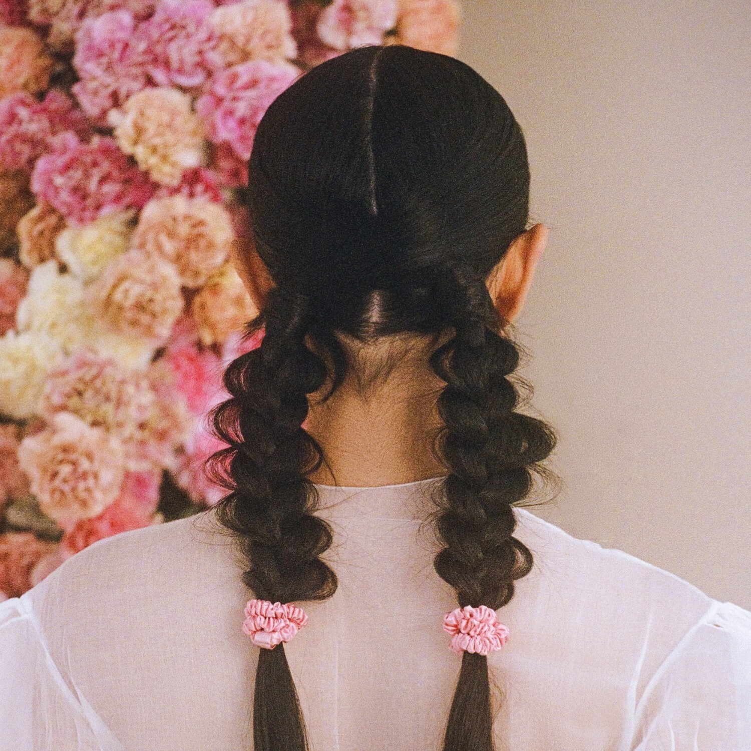 Резинка для волос schmal scrunchies back to basics, reine seide - kupfer Slip, #d99894 - rose, количество 1 шт. — фото 4