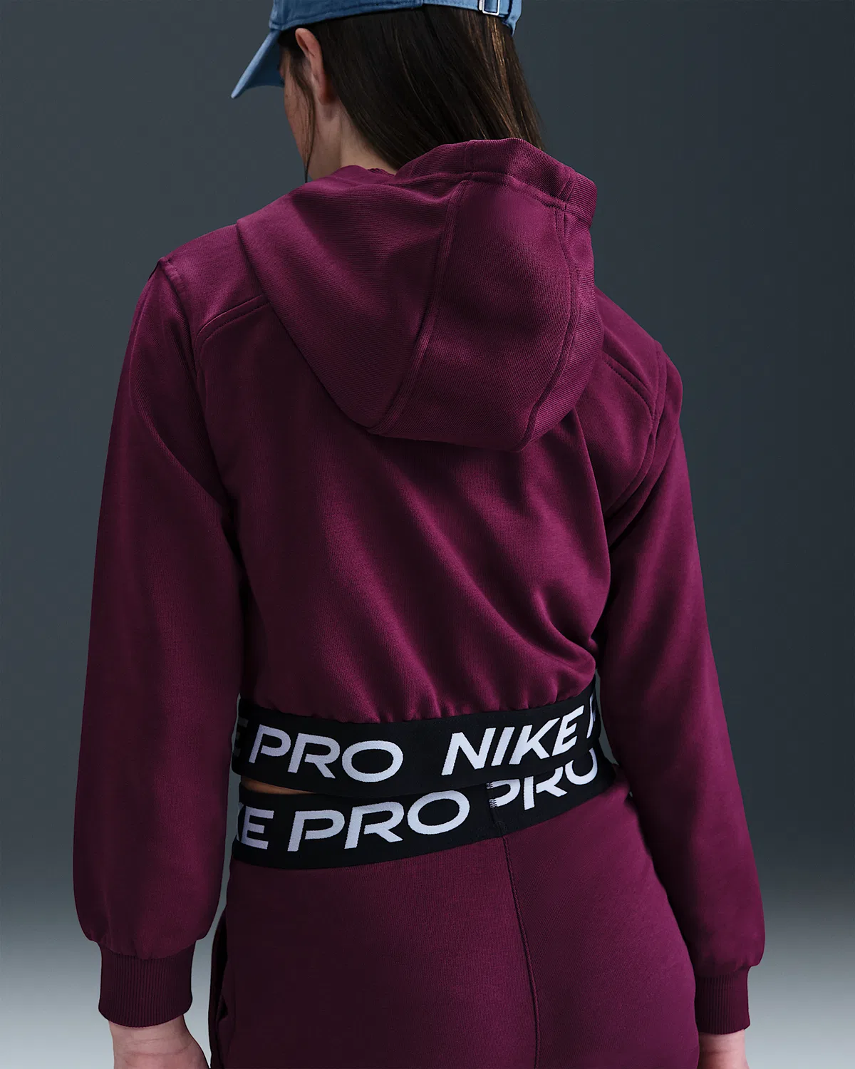 Детская (девичья) флисовая кофта Nike Pro Fleece Dri-FIT на молнии, Bordeaux/Bordeaux/Black/White — фото 2
