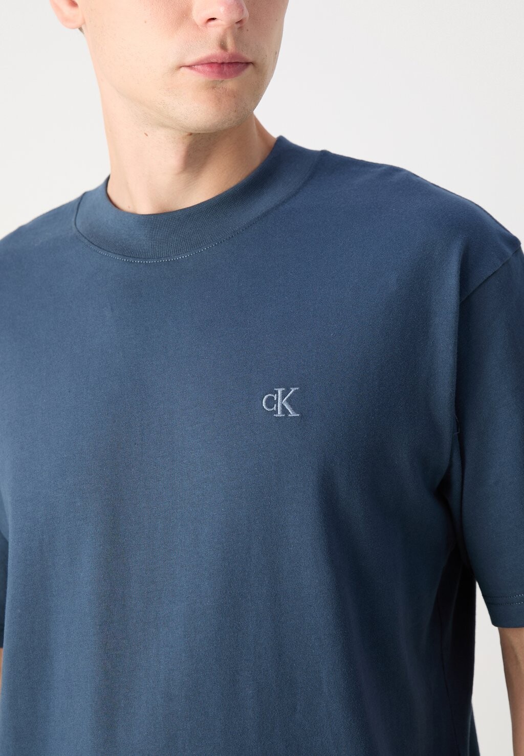

Простая футболка HEAVY RELAXED TEE Calvin Klein, черный