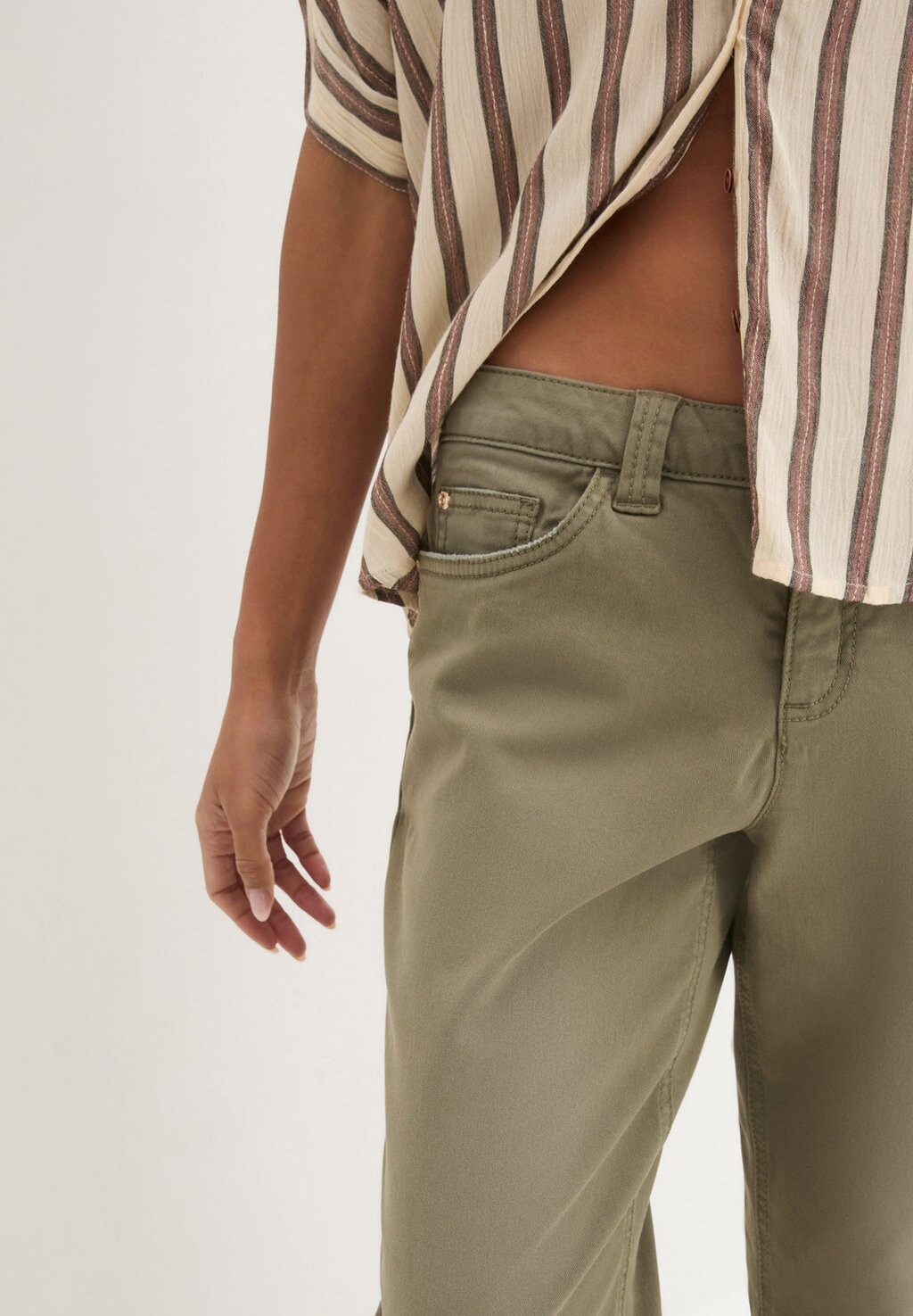 

Джинсы приталенного кроя Boyfriend Mid Waist Cropped bonprix, зеленые