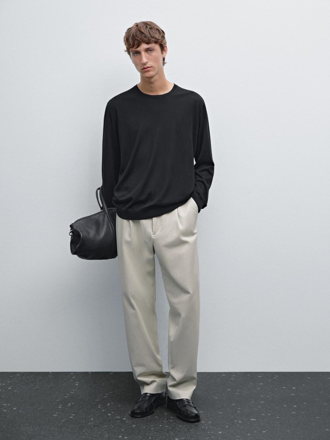 

Вязаный свитер из 100% мериносовой шерсти Massimo Dutti, черный