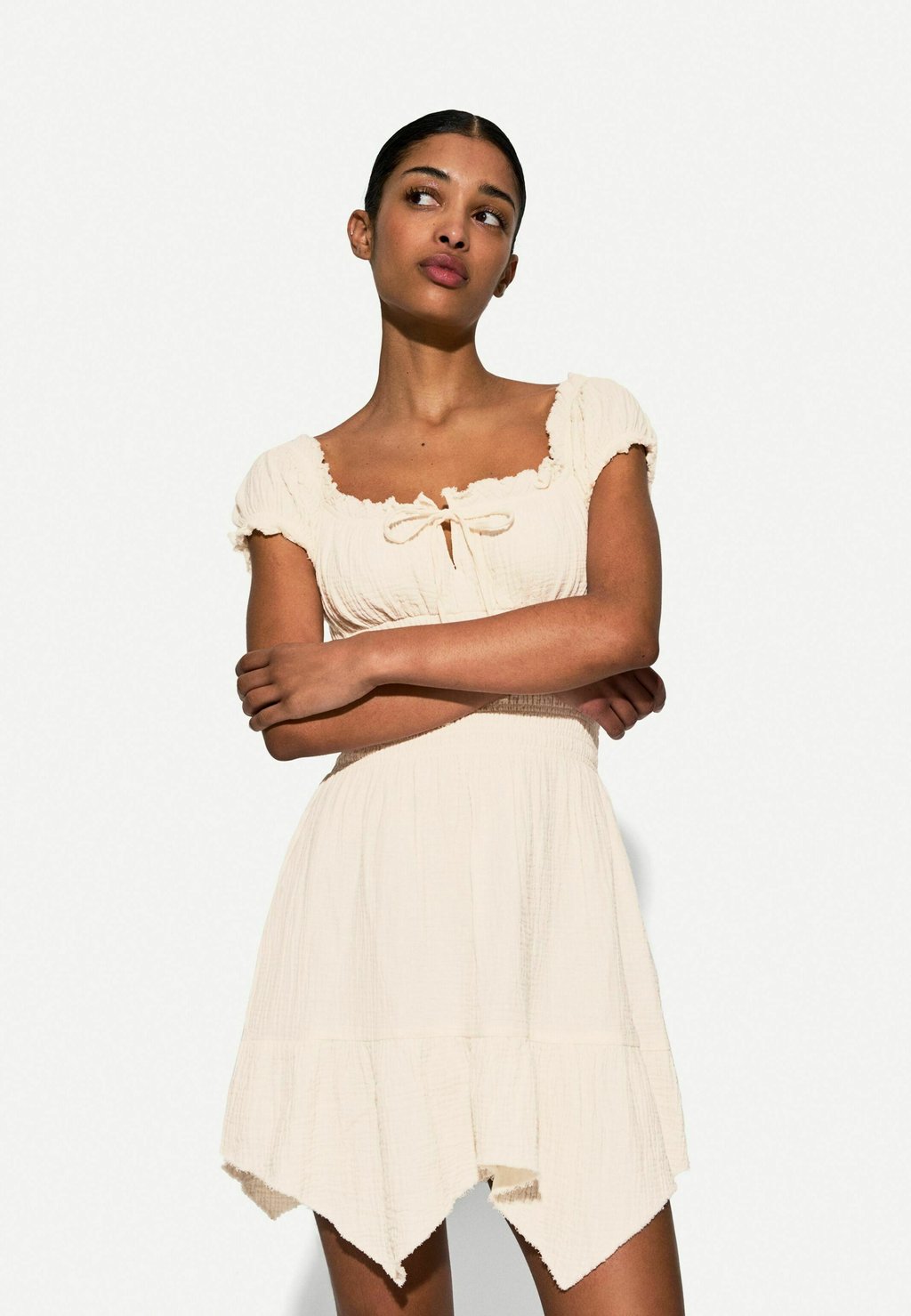

Повседневное платье RUSTIC TEXTURED MINI Bershka, бежевый