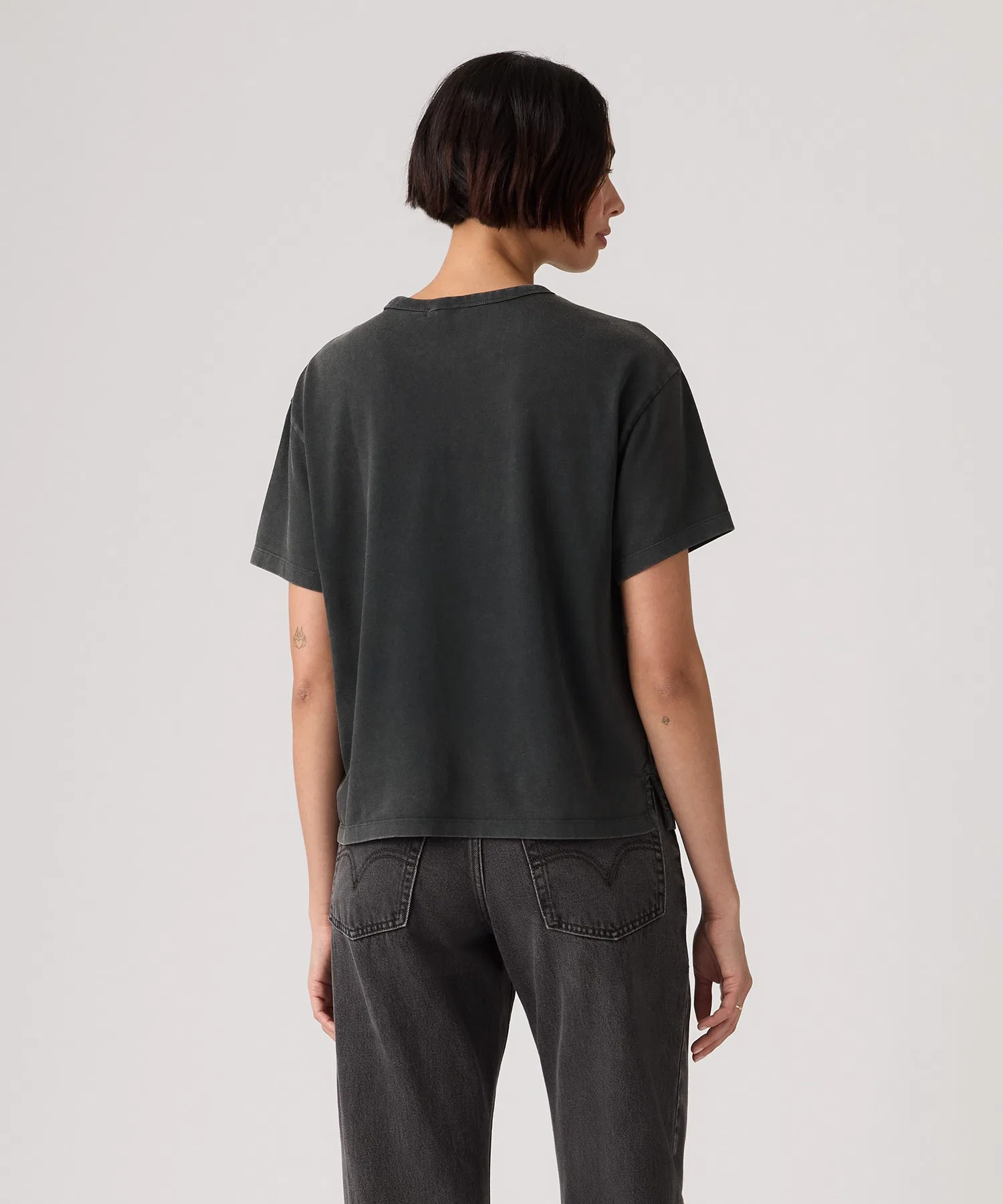 Женская винтажная футболка Levi's с коротким рукавом чёрная — фото 2