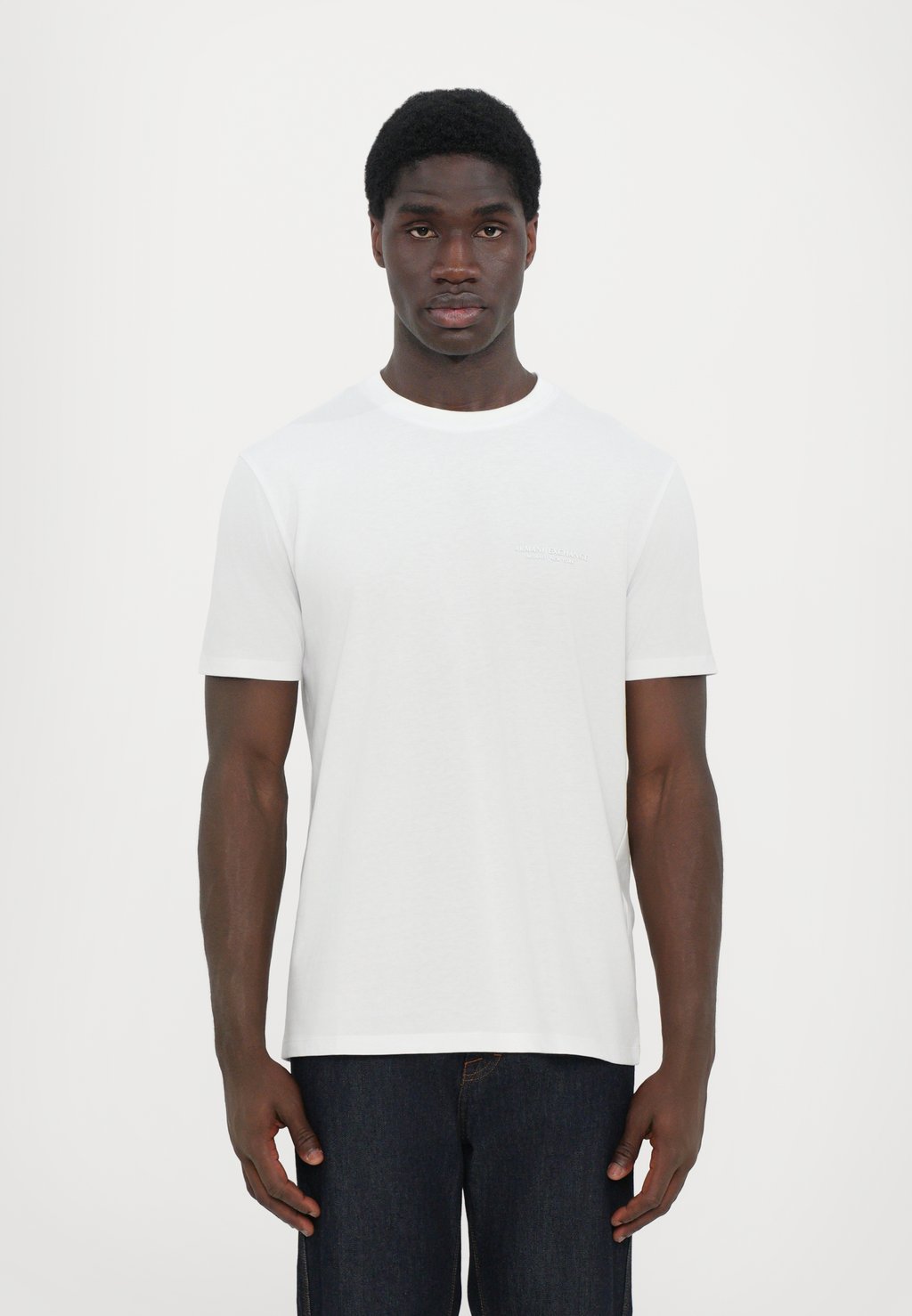 

Базовая футболка Armani Exchange, белый