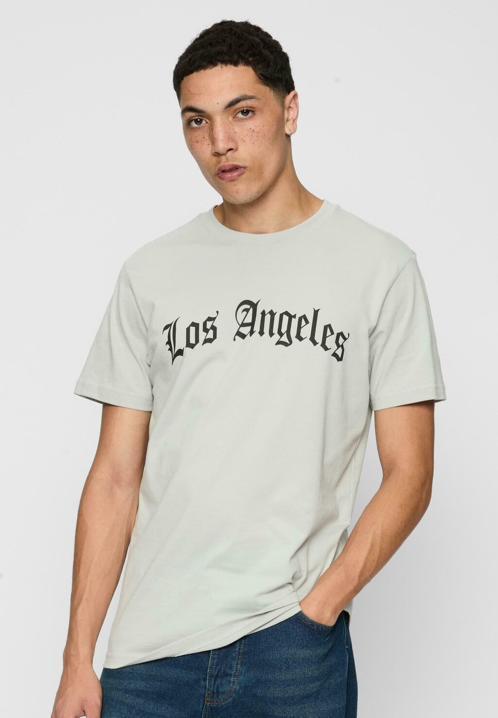 

Футболка с принтом LOS ANGELES WORDING Mister Tee, светло-серый