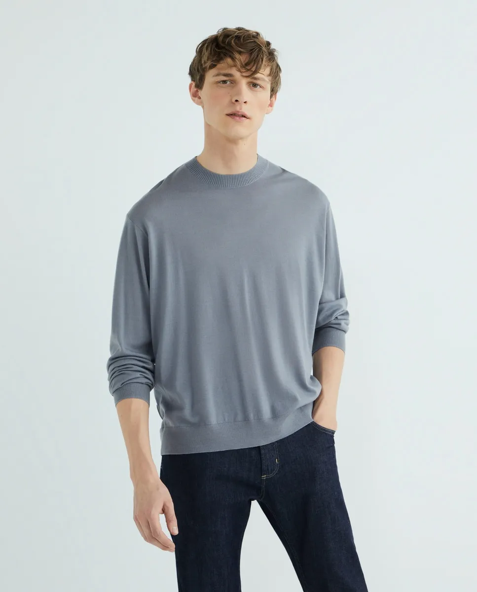 

Мужской свитер для путешествий, прямого кроя, с круглым вырезом Emporio Armani, серый