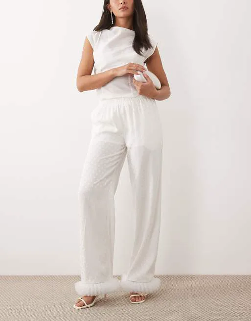 

Белые комбинезоны с тюлевой отделкой в горошек Sister Jane Bridal