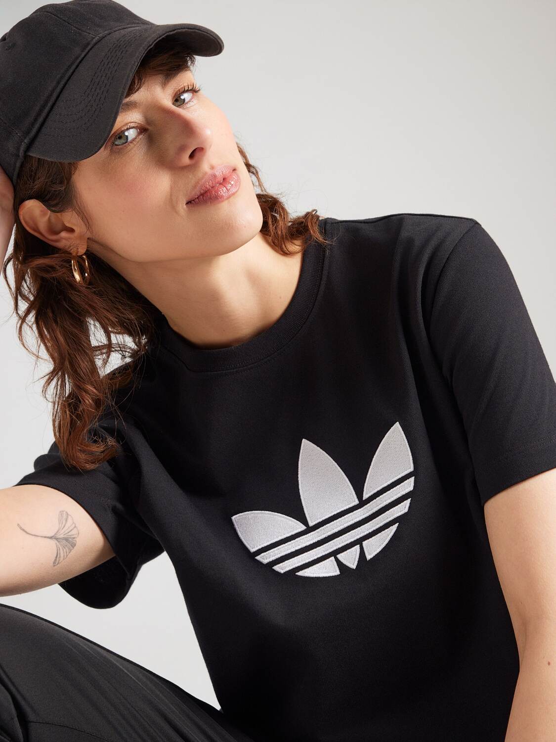 Adidas Originals Футболка 'TREFOIL' в черном цвете — фото 2