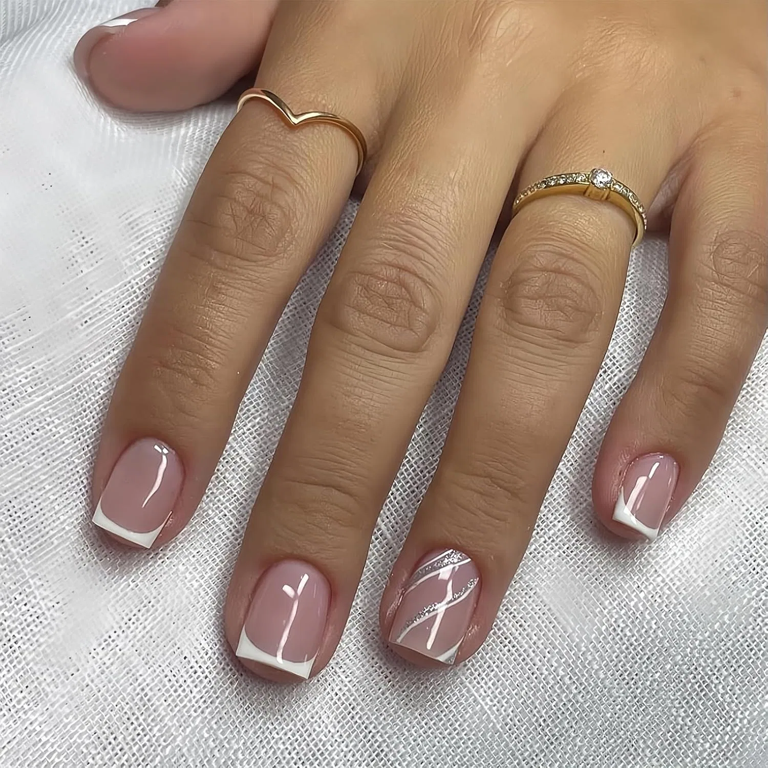 Короткие накладные ногти, 24 шт. Virellay, White Tip&Line Glitter