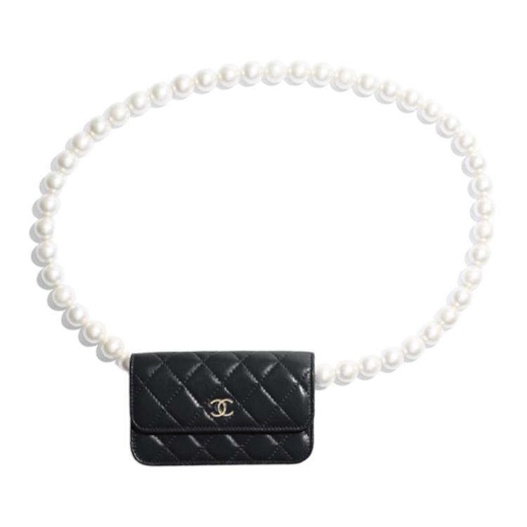 

CHANEL Женская черная кожаная сумка через плечо с золотистой фурнитурой