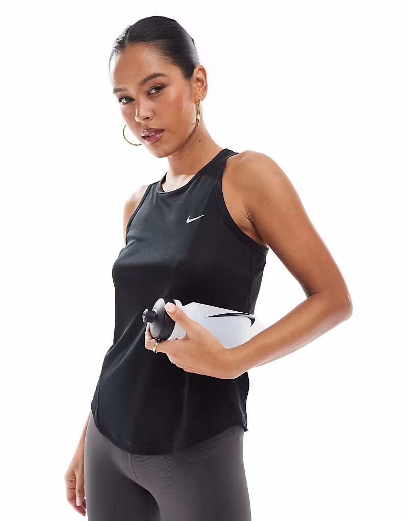 

Топ Nike Running Tempo Dri-Fit черного цвета