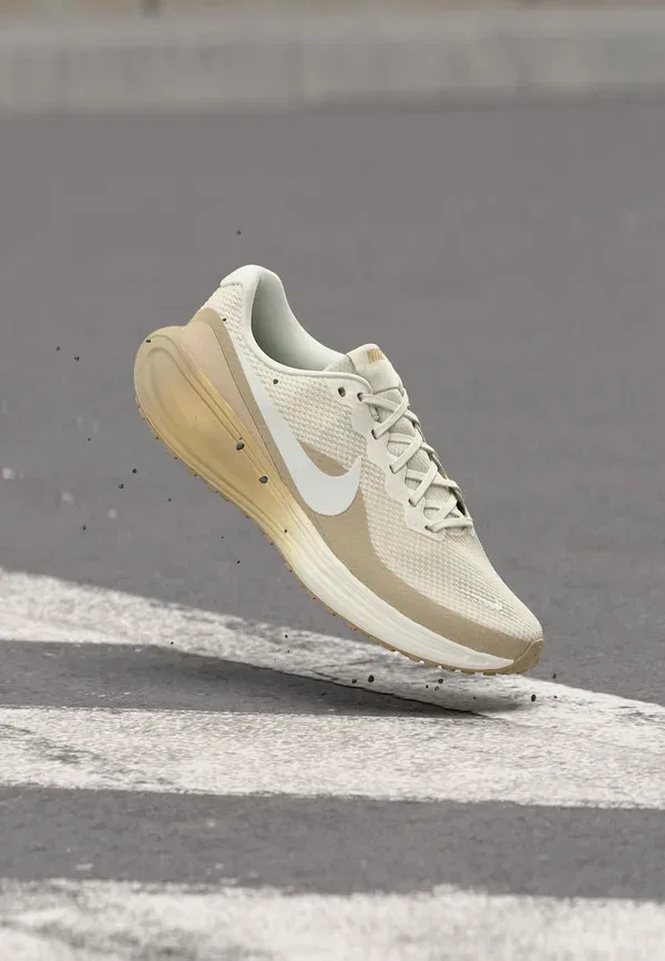 Кроссовки для бега по шоссе Nike Performance Revolution 8, pale ivory/sail/sanddrift