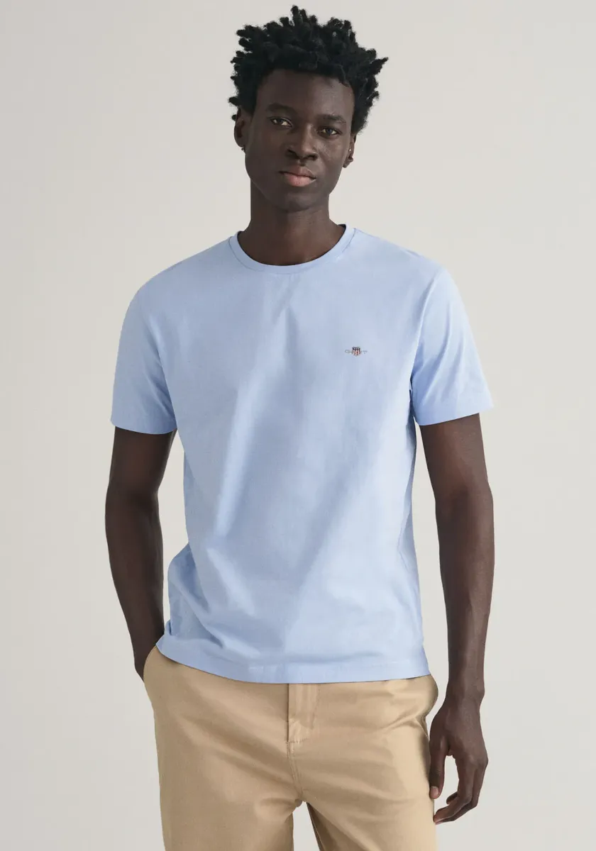 

Футболка Gant "REG SHIELD SS T-SHIRT", с вышитым логотипом на груди, синий