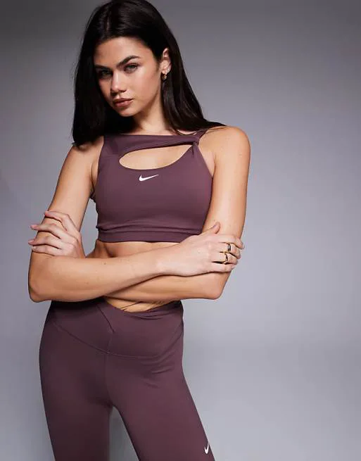 

Темно-фиолетовый спортивный бюстгальтер с закручивающимися бретелями Nike One Training