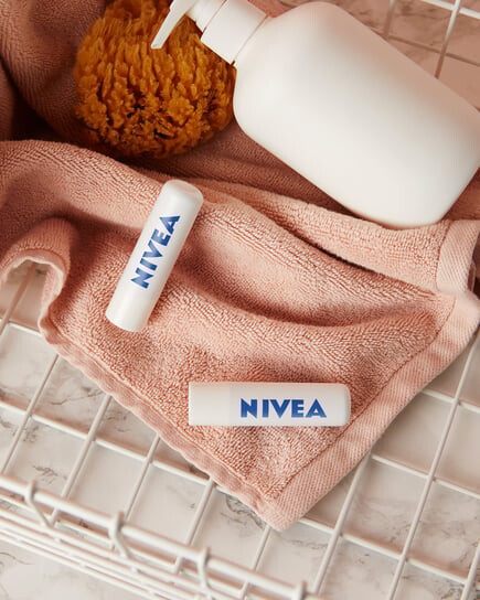 Набор восстанавливающей губной помады + крема для рук NIVEA — фото 2