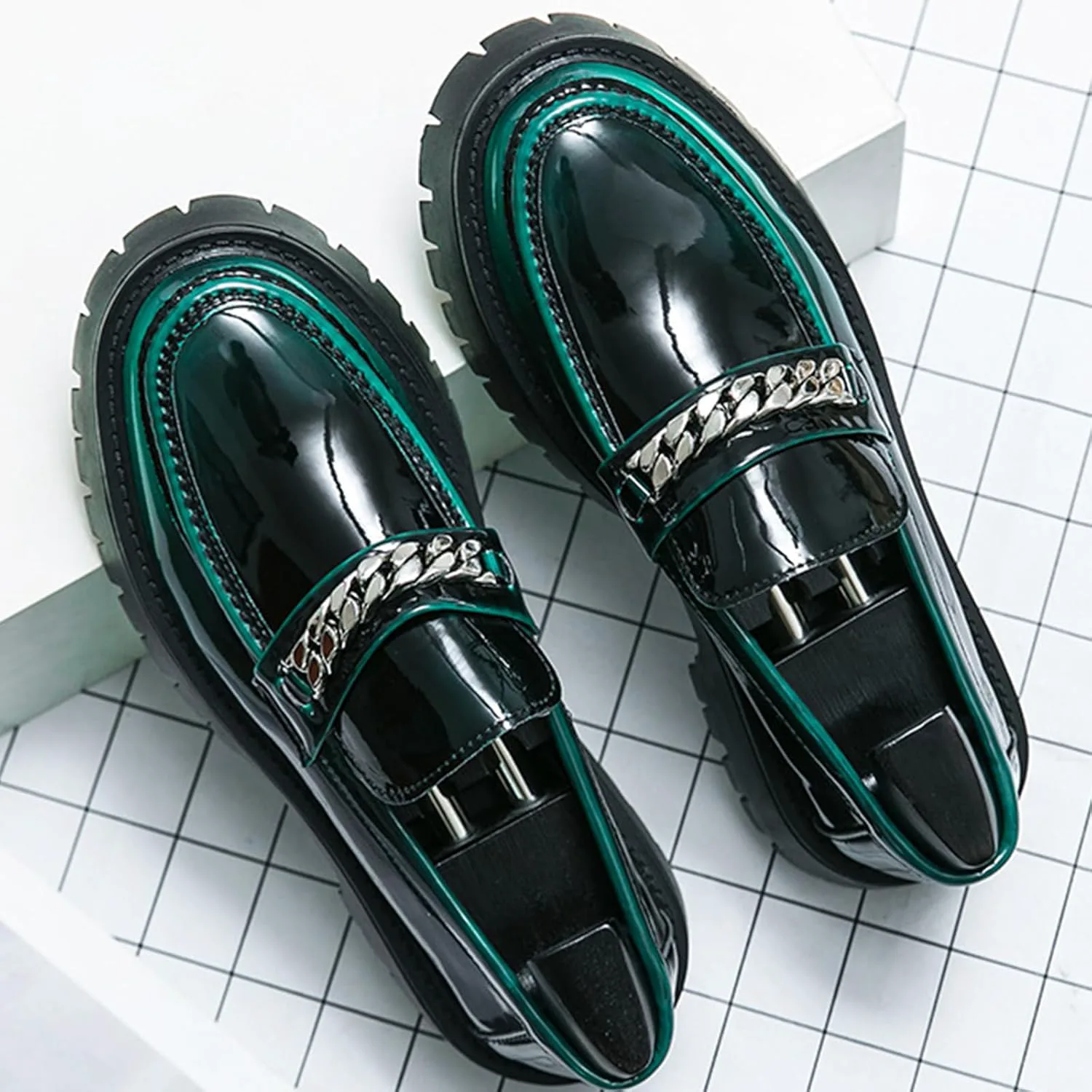 Мужские стильные лоферы из лакированной кожи с массивным каблуком, туфли смокинг с декором в виде цепочки, подошва с протектором, платформа, нескользящие, удобные, без шнурков, деловые лоферы для офиса BWSEOBG, зеленый — фото 3