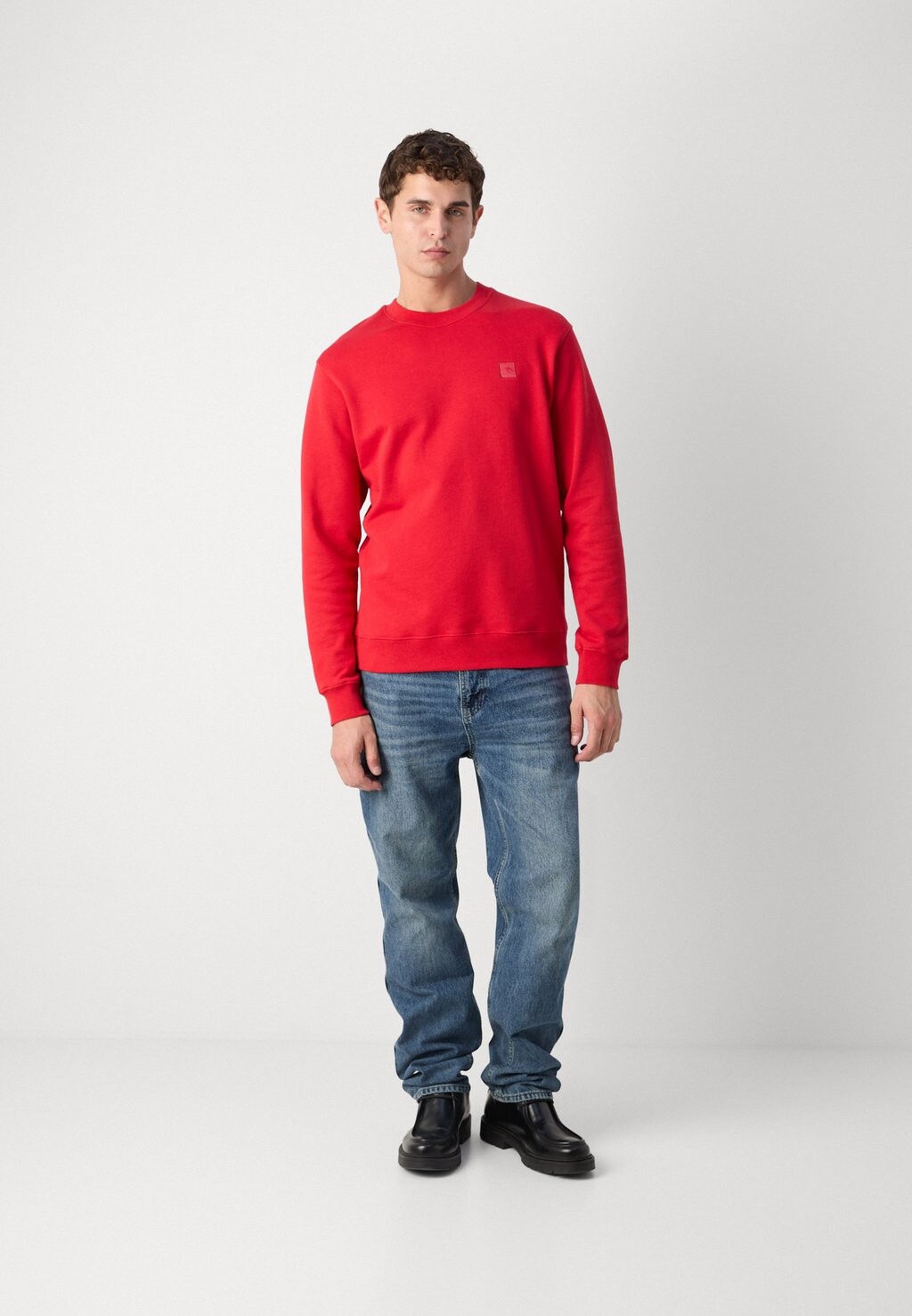 

Толстовка ESSENTIAL LOGO BADGE CREW Scotch & Soda, светло-красный