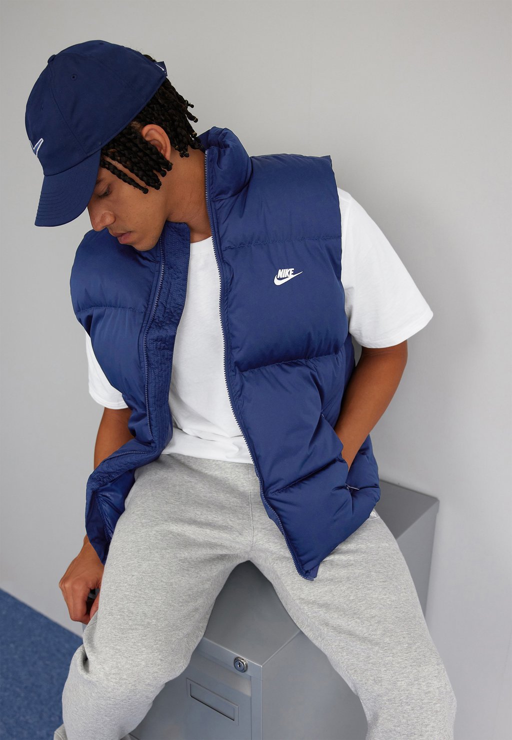 

Жилет CLUB PUFFER Nike, темно-синий/(белый)