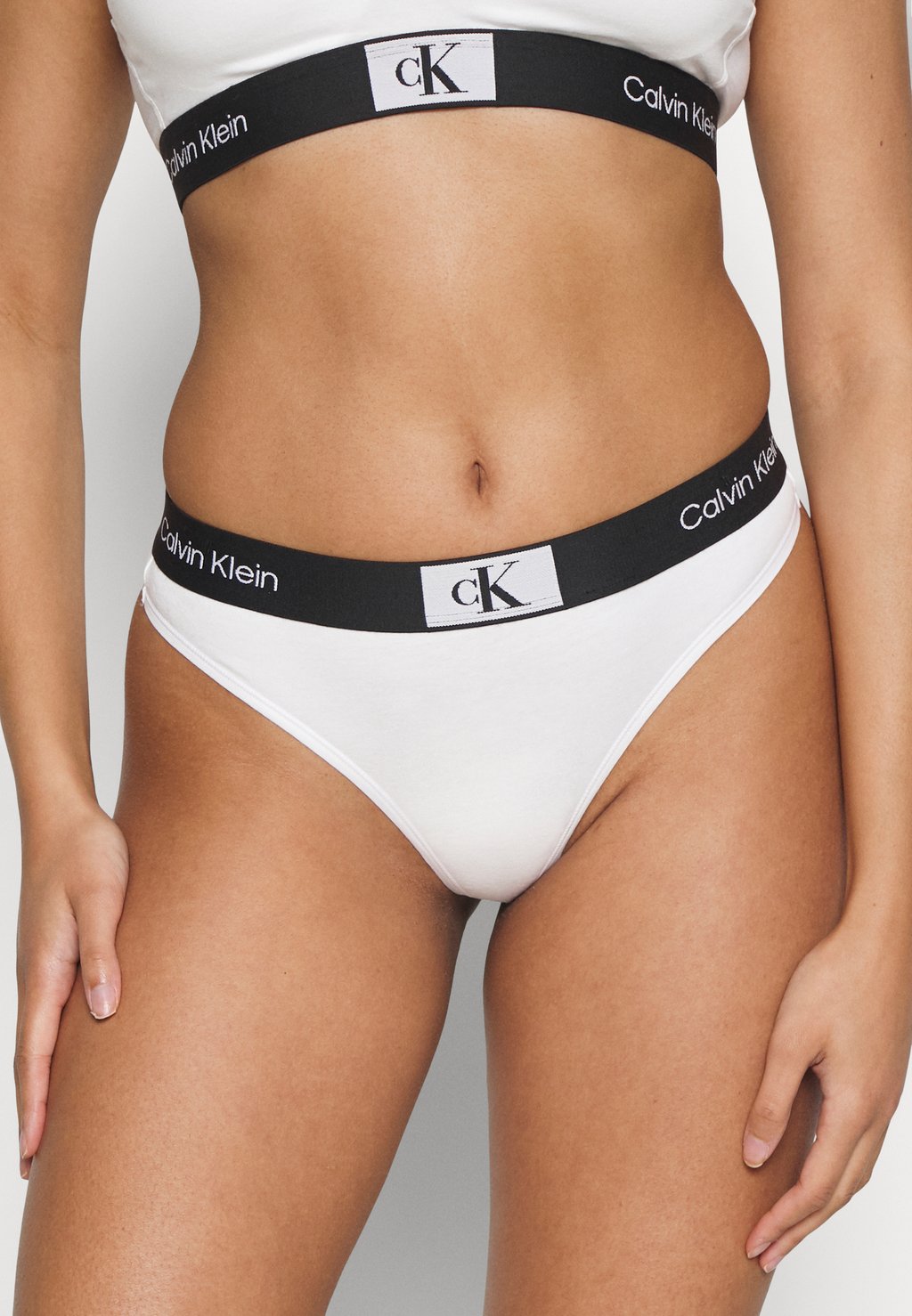 

Стринги Calvin Klein Underwear, белый