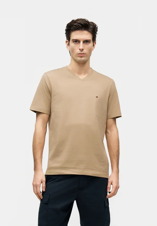 Футболка Tommy Hilfiger Essential v neck tee core basic t-shirt, батик хаки
