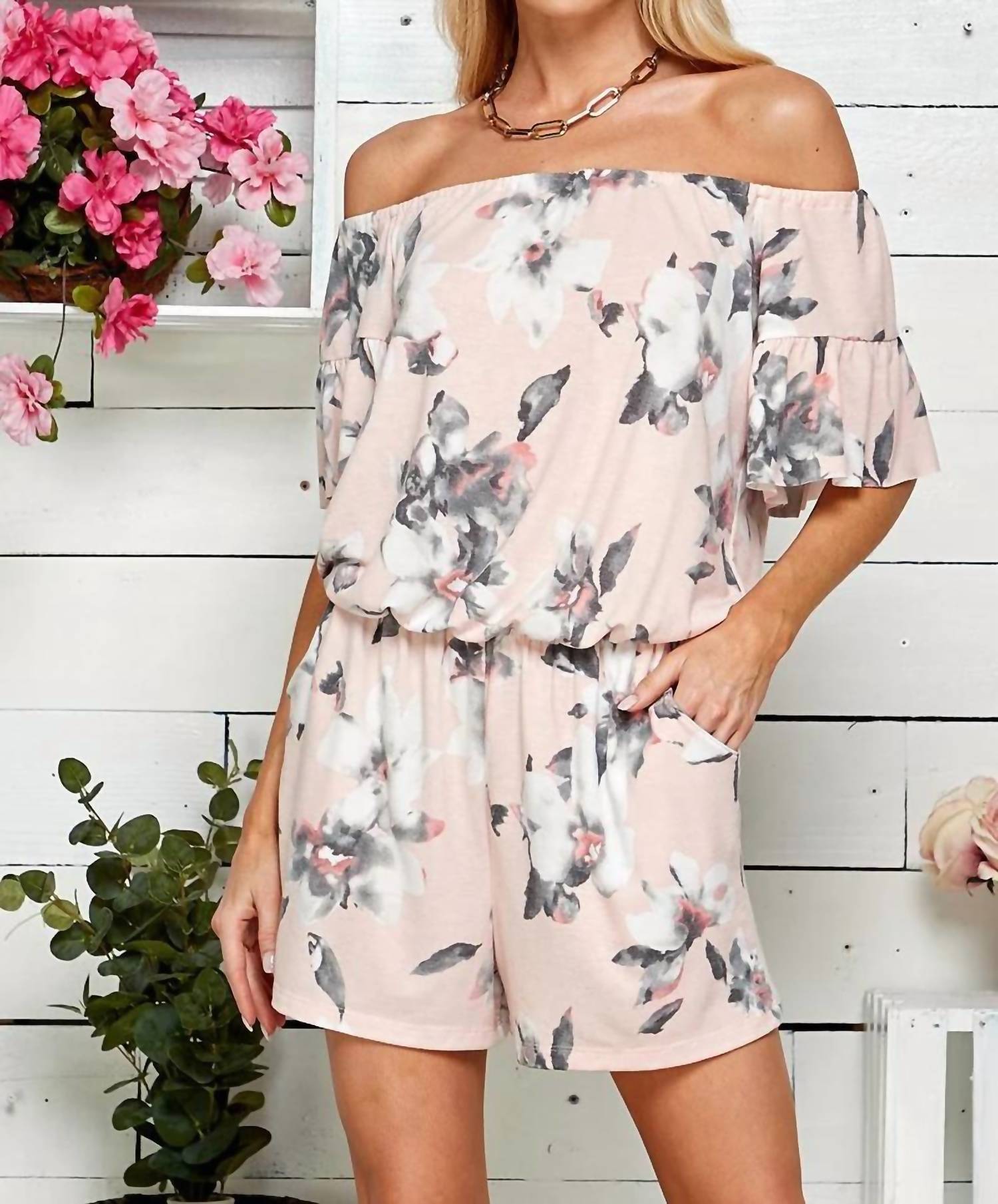 

Цветочный комбинезон с открытыми плечами в розовом цвете Shopin LA