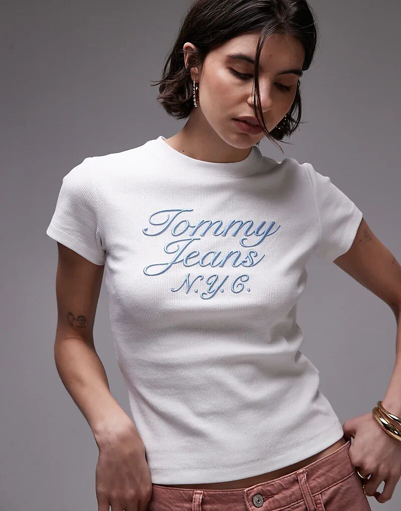 

Футболка Tommy Jeans с вышитым завитковым логотипом белого и нежно-голубого цветов
