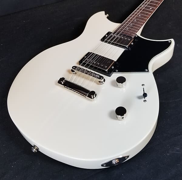 

Электрогитара Yamaha Revstar Element, 2 Alnico V Humbucking Pickups, Rosewood Fingerboard, Vintage White