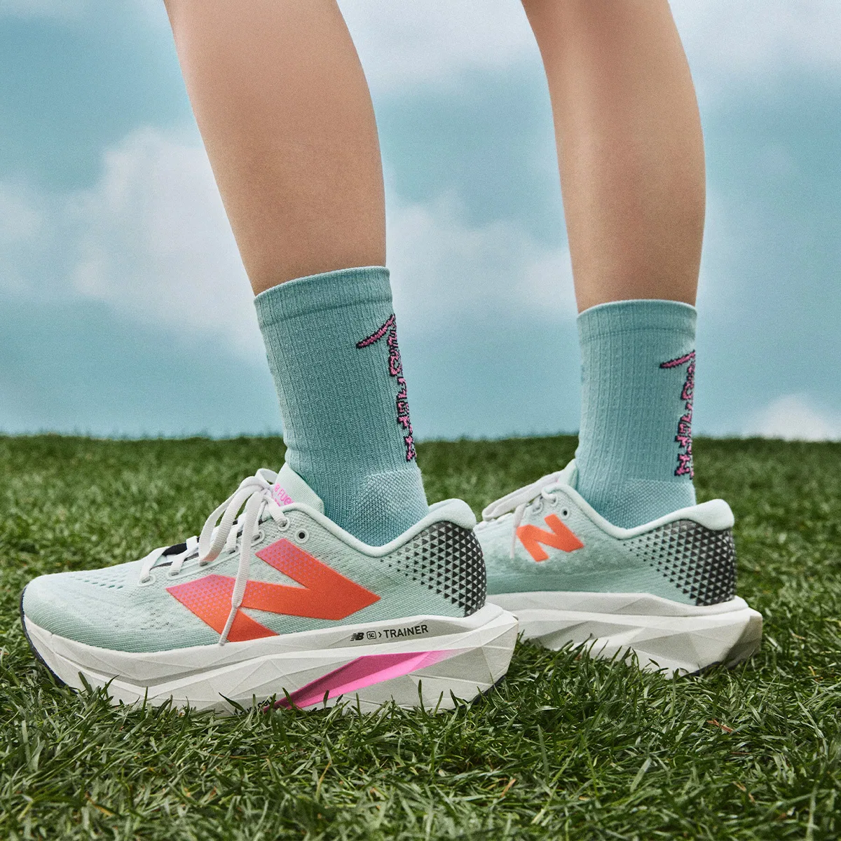 Мужские беговые кроссовки SC Trainer V3 светло-голубые от New Balance — фото 3