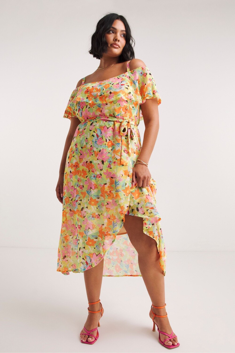 

Зеленое платье миди с цветочным принтом и вырезом бардо Simply Be, зеленый