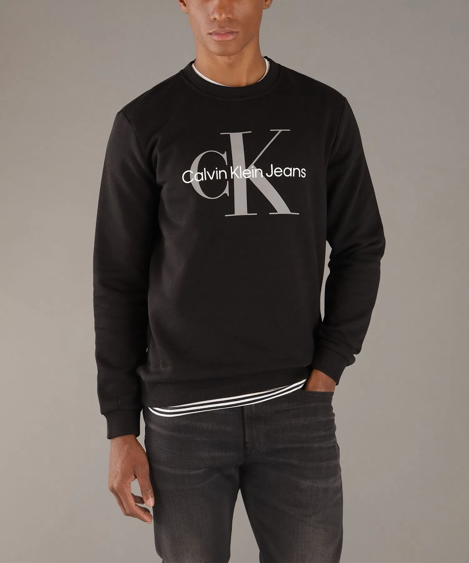 【Calvin Klein】Свитшот с монограммой