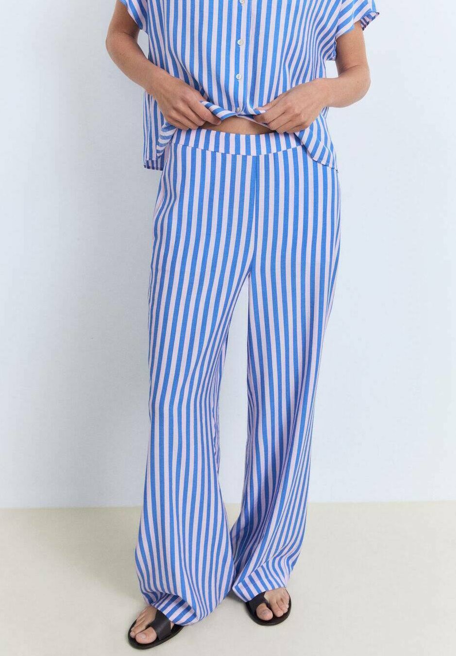 

Брюки STRIPE-PRINT STRAIGHT Mango, цвет Royal Blue