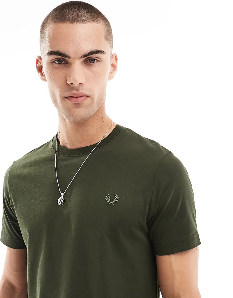 

Футболка цвета хаки Fred Perry